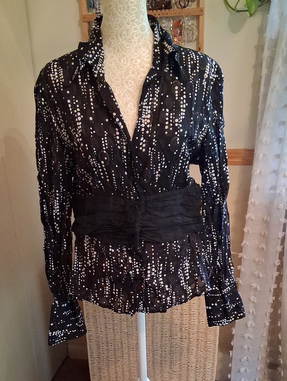 Samuel Dong Black And White Top. Size Medium